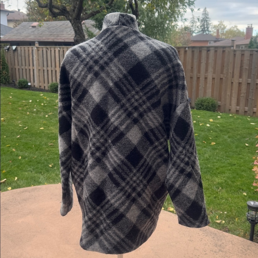 🧥 Cozy Oversized Plaid Wool-Blend Jacket Quiet Luxury Minimalist Layering Coat M - Picture 3 of 9